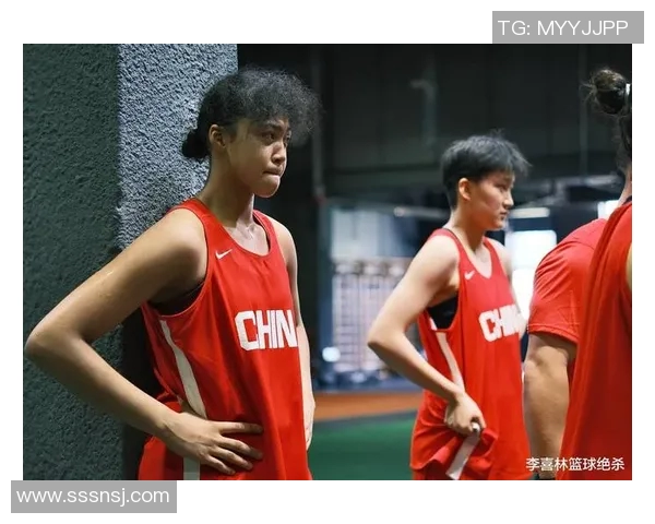 黄娜专访：从青涩球员到篮球女神的成长之路回顾